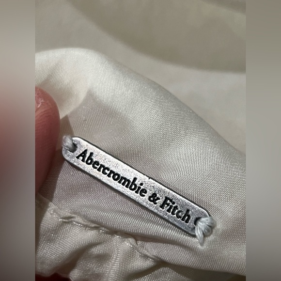 Abercrombie & fitch New York  100% silk top size small in a cream ivory color - Picture 4 of 10